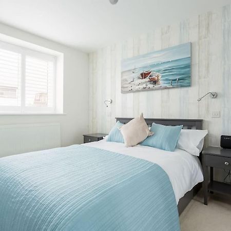 Stunning 2 Bed Apartment, Fabulous Sea View & 2 Minutes To Beach With Parking Bournemouth Buitenkant foto