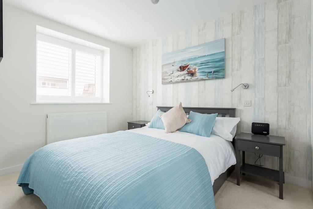 Stunning 2 Bed Apartment, Fabulous Sea View & 2 Minutes To Beach With Parking Bournemouth Buitenkant foto