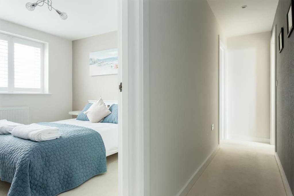 Stunning 2 Bed Apartment, Fabulous Sea View & 2 Minutes To Beach With Parking Bournemouth Buitenkant foto