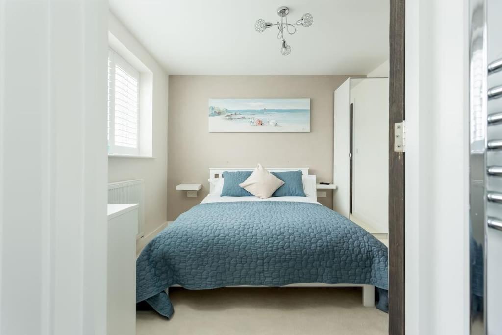 Stunning 2 Bed Apartment, Fabulous Sea View & 2 Minutes To Beach With Parking Bournemouth Buitenkant foto