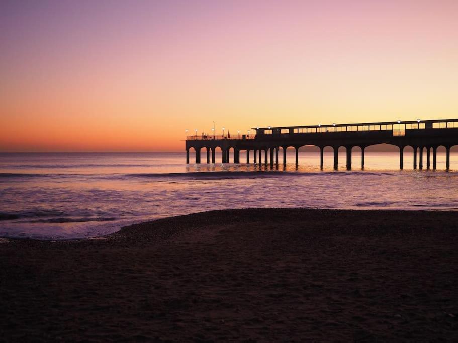 Stunning 2 Bed Apartment, Fabulous Sea View & 2 Minutes To Beach With Parking Bournemouth Buitenkant foto